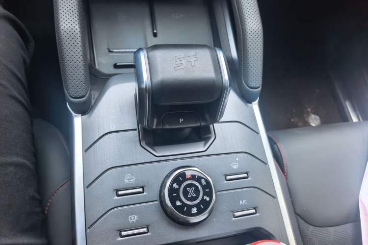 Used JETOUR Traveler 2024 2.0T All-Wheel-Drive CrossPRO+ Entertainment Edition Gear Lever