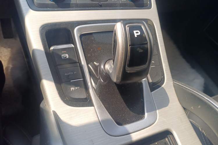 Used Geely Auto Emgrand X7 Sport 2020 1.8TD DCT Two-Wheel Drive Smart Connect 4G-Enabled Version