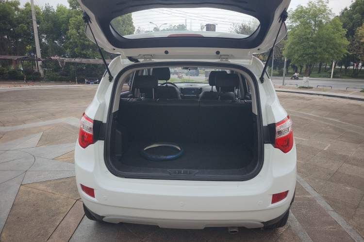 Used CHANGAN CS35 2016 1.6L Manual Luxury Model China V Standard Trunk