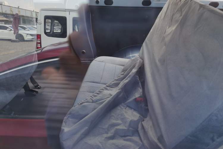 Used Wuling Yangguang 2024 300KM Comfort Version Passenger Van 75kW
