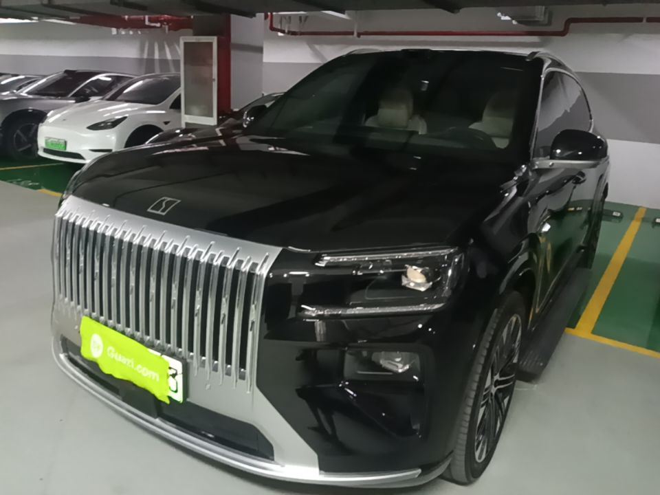 Unter der Vorderseite des Autos