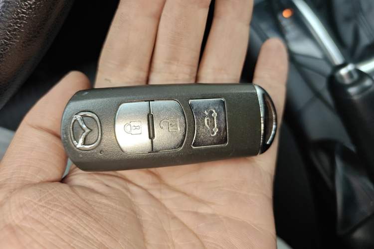 Used Mazda 3 Axela 2016 Sedan 1.5L Automatic Comfort Model