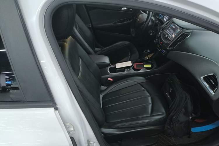 Used Chevrolet Cruze 2017 1.5L Automatic Pioneer Sunroof Edition
