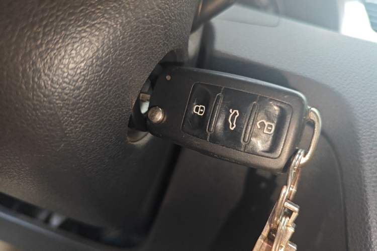 Used Skoda Rapid Spaceback 2014 1.6L Manual Enjoyment Edition
