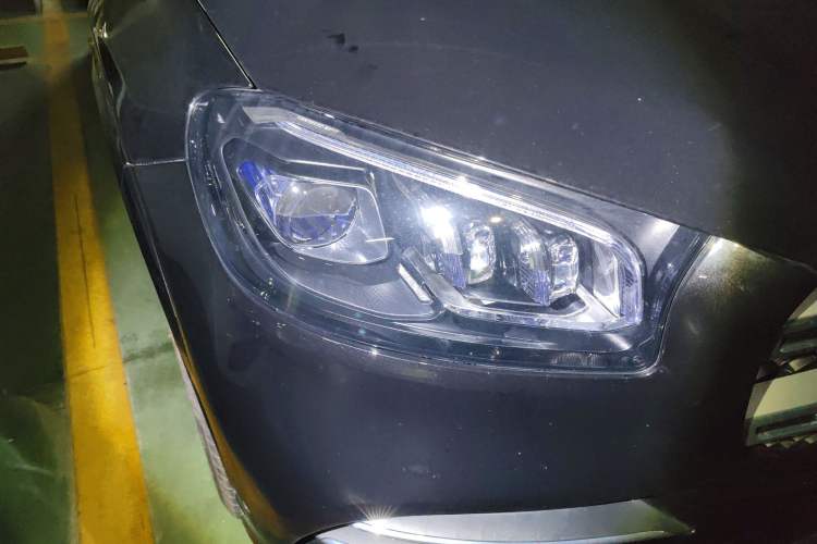 Used Mercedes-Benz GLS 2023 GLS 450 4MATIC Luxury Model Right Front Headlight