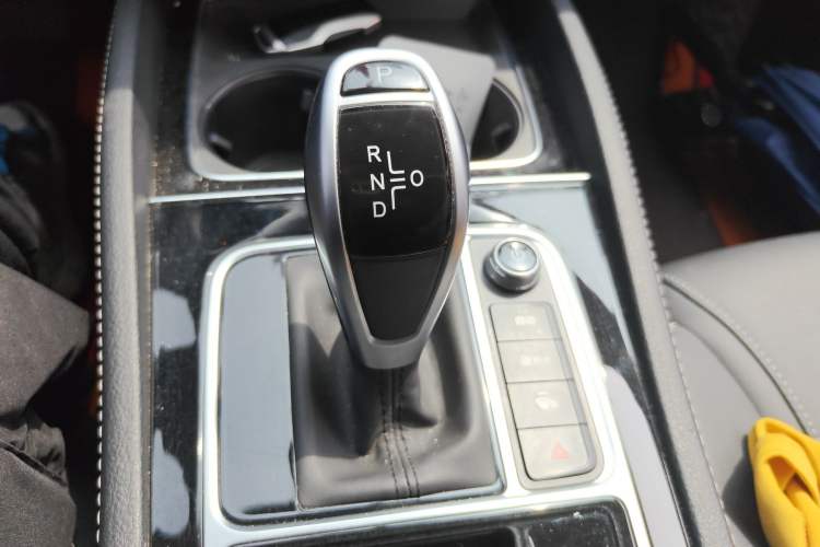 Used BYD Song MAX 2021 Upgraded Model 1.5T Automatic Luxury 7-Seater Gear Lever