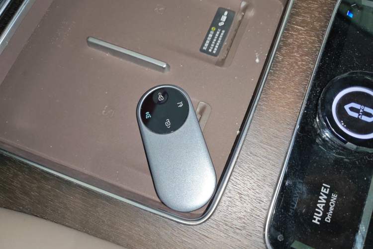 Used Hima AITO M9 2024 All-Electric Ultra Version 100 kWh 5-Seater Model Vehicle Key