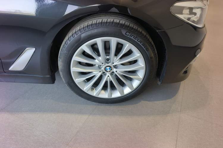Used BMW 5 Series 2020 525Li Luxury Package Right Front Wheel Hub