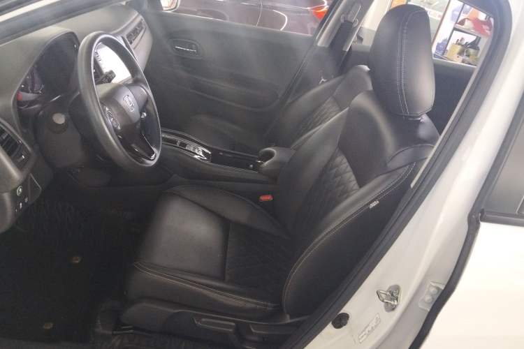 Used Honda Vezel 2020 220 TURBO CVT Elite Edition Left Front Seat