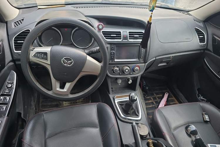 Used HYOSOW S2 2014 1.5L Manual Luxury Edition China IV Center Console