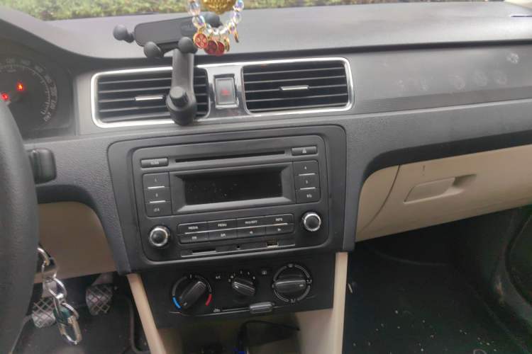 Used Skoda Rapid 2013 1.6L Manual Smart Selection Model Audio And AC Panel