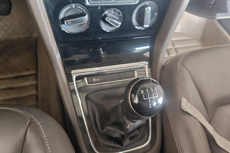 Used Volkswagen Bora 2013 1.6L Manual Comfort Model
