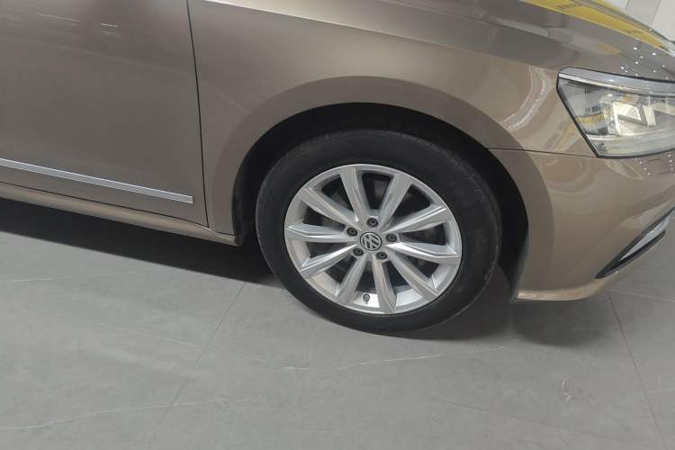 Used Volkswagen Passat 2016 330TSI DSG Prestige Edition Right Front Wheel Hub