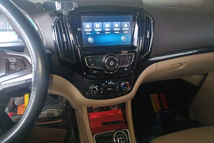 Used Baojun 730 2014 1.5L Manual Luxury Navigation ESP Version 7 Seats
