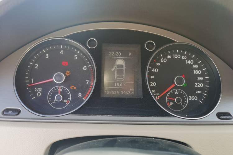 Used Volkswagen Magotan 2012 Revised Version 1.8TSI Leading Edition Instrument Cluster