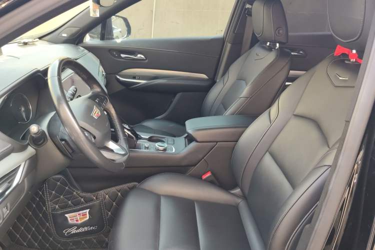 Used Cadillac XT4 2020 28T Two-Wheel-Drive Leading Version
