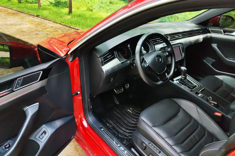 Used Volkswagen FAW-Volkswagen CC 2019 330TSI Glamour Edition China V Standard Driver Seat