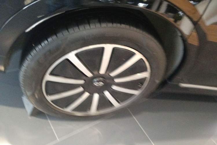 Used Hima AITO M9 2024 Range-Extended Ultra Version 42 kWh 6-Seater Model Exterior 5