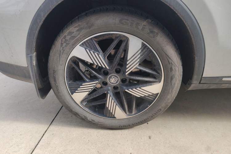 Used BYD Tang New Energy 2024 DM-i Glory Edition 112KM Prestige Model Right Rear Wheel Hub