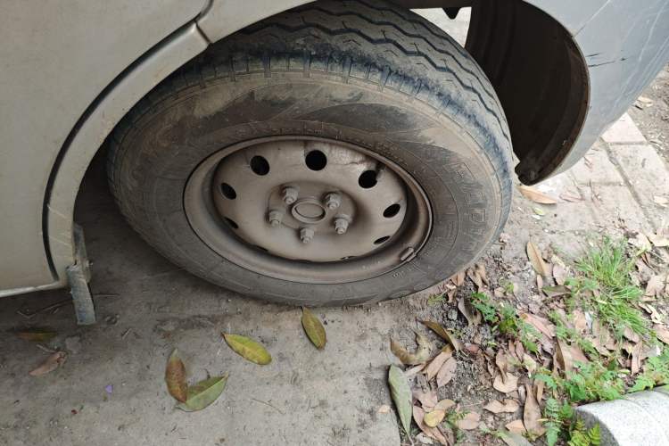 Used CHANGAN KAICHENG Ruixing M60 2020 1.5L Standard Version China VI 6-Seater DAM15KR Right Front Wheel Hub