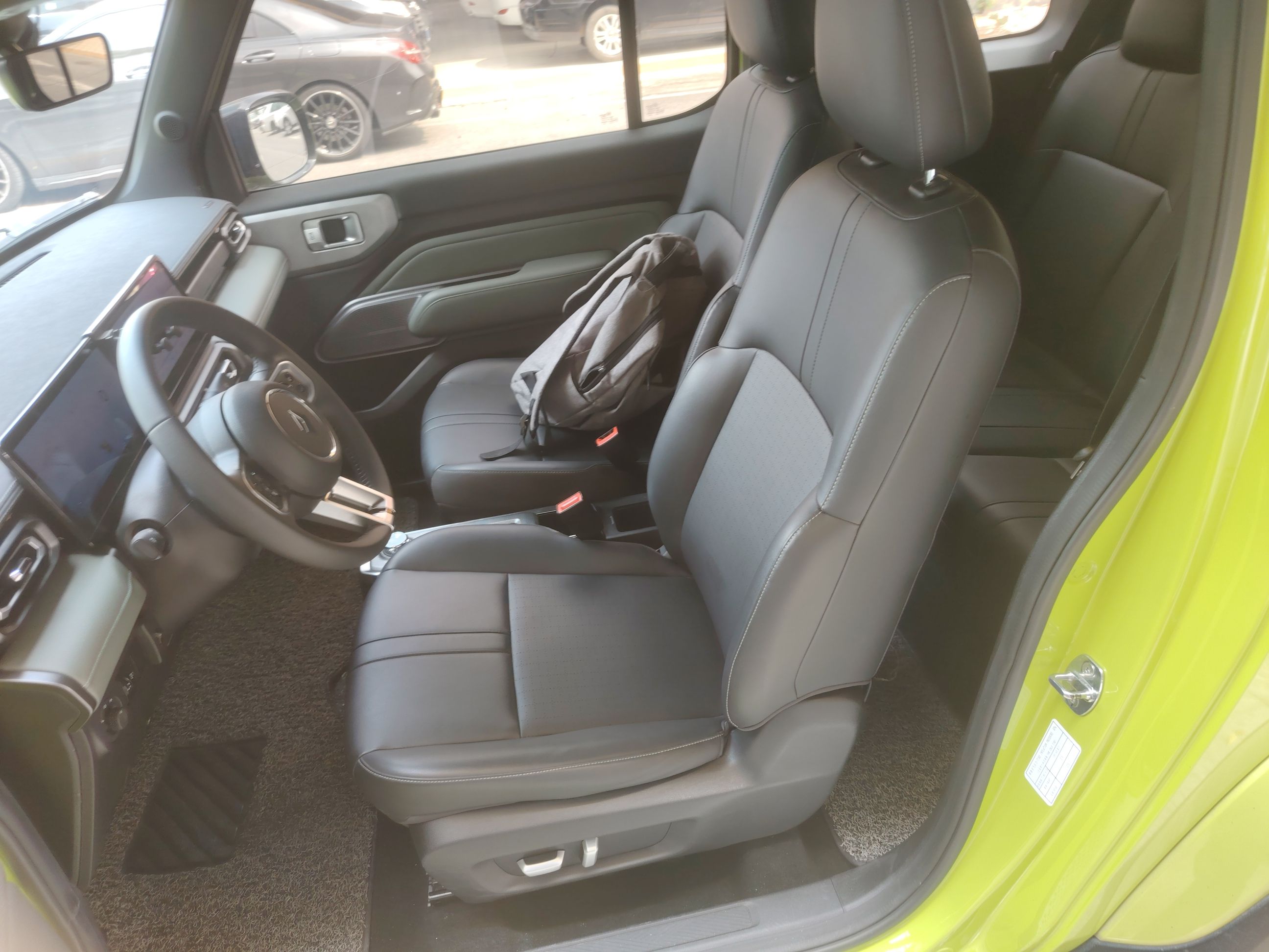 Переднее сиденье в автомобиле