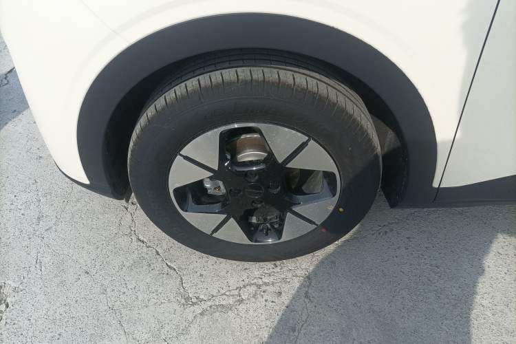 Used Geely Galaxy Geome 2026 Model 410km Freedom Edition Left Front Wheel Hub