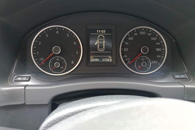 Used Volkswagen Tiguan 2016 300TSI Automatic Two-Wheel Drive Comfort Edition Odometer Close Up