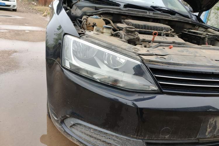 Used Volkswagen Sagitar 2012 1.6L Manual Comfort Model Right Front Headlight