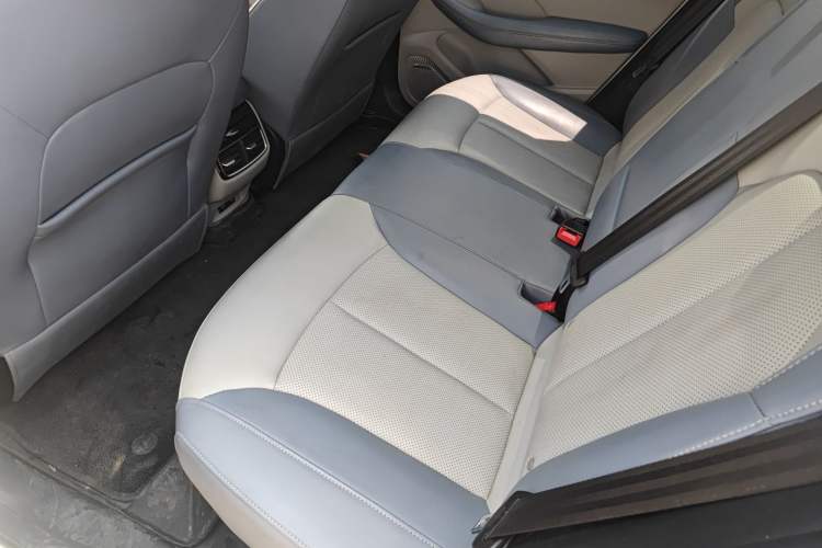 Used Rising ER6 2020 620 km Smart Edition
