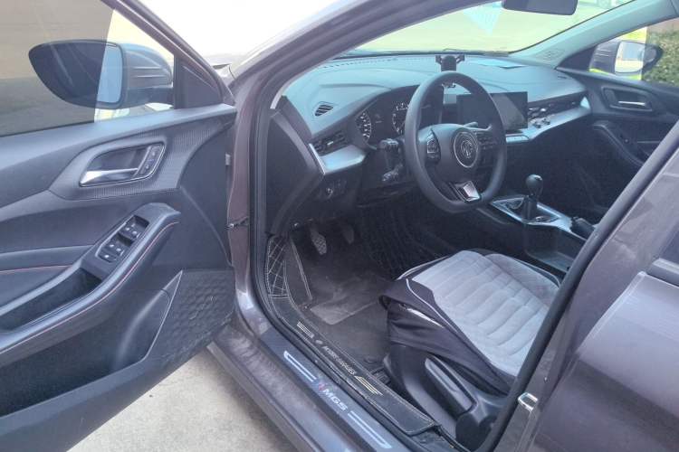 Used MG 5 2023 180 DVVT Manual Fashion Edition
