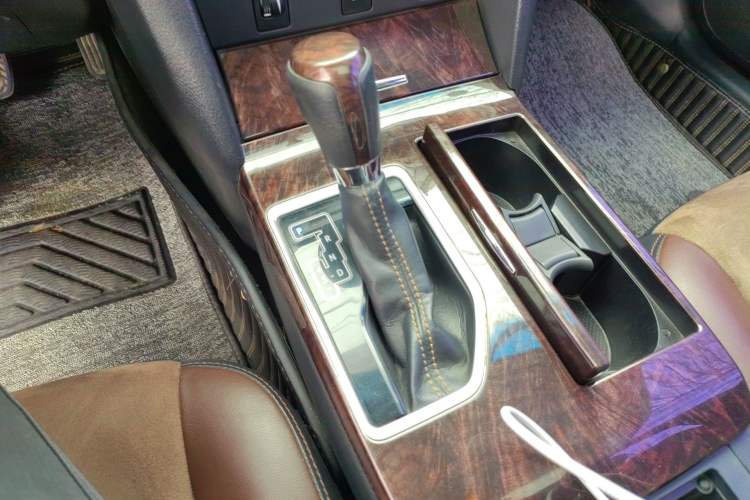 Used Toyota Camry 2016 2.5G 10th Anniversary Deluxe Navigation Edition Gear Lever