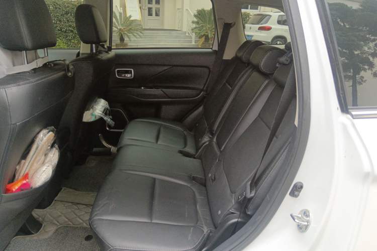 Used Mitsubishi Outlander 2018 2.4L 4x4 Prestige Edition 7 Seats Left Rear Seat