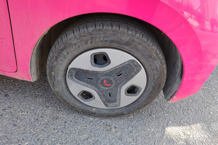 Used Wuling Zhiguang New Energy 2025 Comfort Model Right Front Wheel Hub