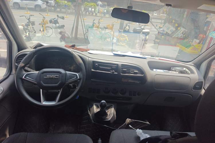 Used JMC Transit 2019 2.8T Commercial Version Short Wheelbase Low Roof 6-Seater China VI Emission Standard JX493