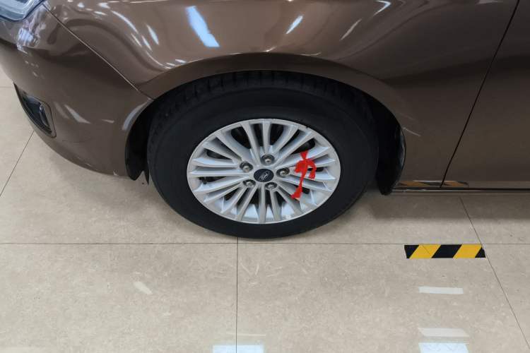 Used Ford Escort 2015 1.5L Automatic Comfort Edition Left Front Wheel Hub