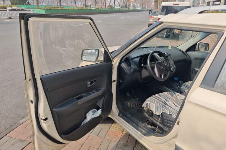 Used Kia Soul 2013 1.6L MT GL Interior 3