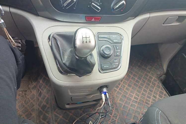 Used JAC Refine M3 2016 IKEA Edition 1.6L Luxury Smart Model Gear Lever