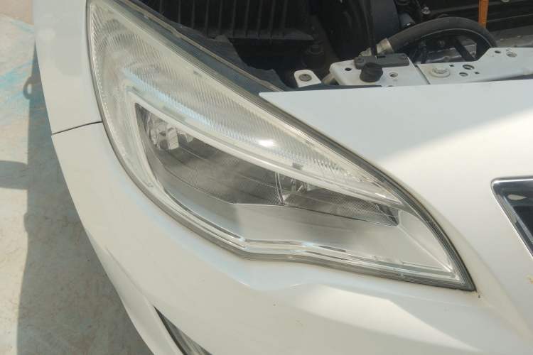 Used Buick GT 2012 XT 1.6L Automatic Comfort Edition Right Front Headlight