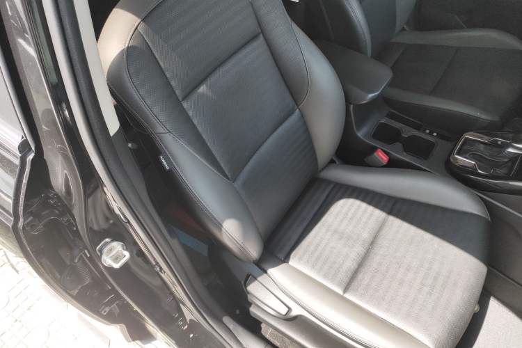 Used Kia Sportage R 2019 2.0L Automatic Smart Luxury Edition Right Front Seat