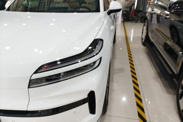 Used ONVO Luxeed L90 2025 Model—Ultra Six-Seater Version
