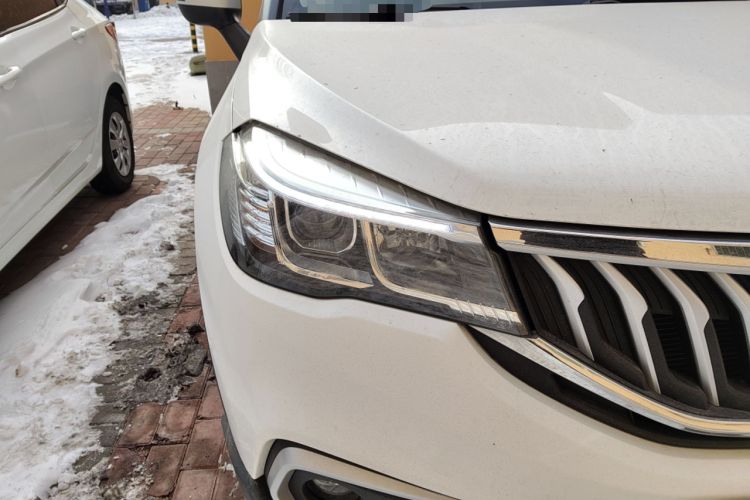 Used Brilliance V3 2017 1.5L Automatic Smart Version Right Front Headlight