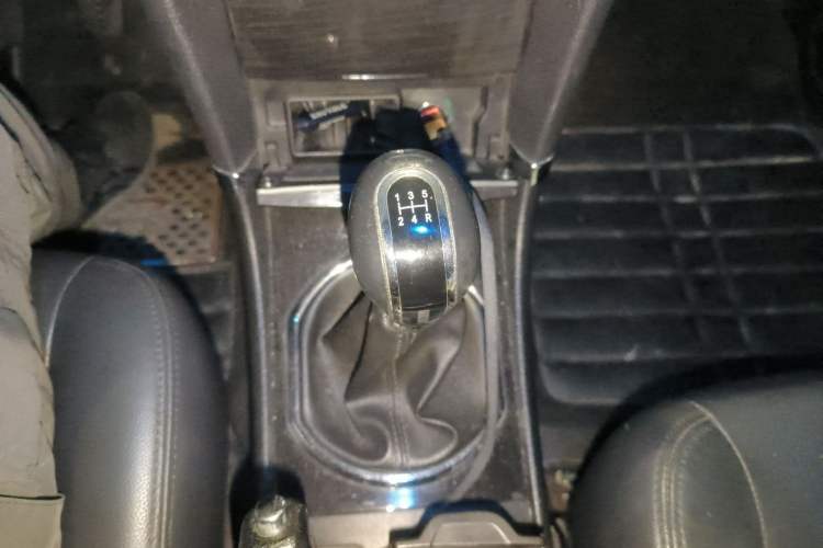 Used Zotye Z300 2014 New Vision 1.5L Manual Luxury Model