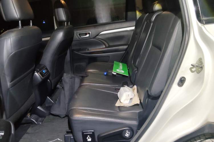 Used Toyota Highlander 2017 2.0T Four-Wheel Drive Luxury Edition 7 Seats