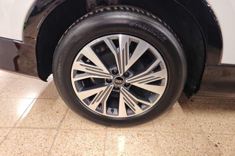 Used Audi Q5 e-tron 2023 40 e-tron Shining Edition Mecha Kit
