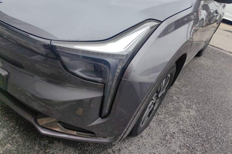 Used NETA U 2022 Zhi 400 Lithium-Nickel-Manganese-Cobalt Energy System Left Front Headlight