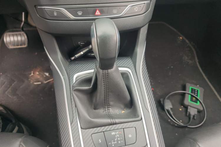 Used Peugeot 408 2016 1.6T Automatic Luxury Edition Gear Lever