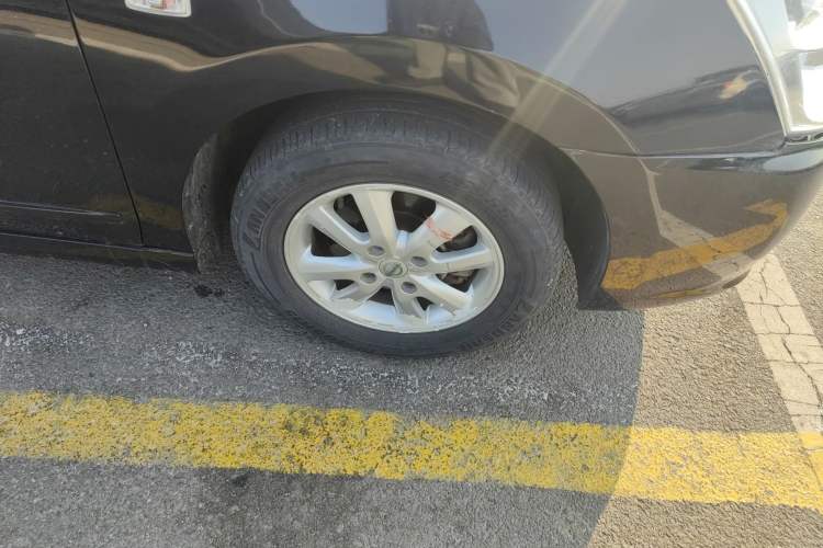 Used Nissan Sylphy 2012 Classic 1.6XE Manual Comfort Edition Right Front Wheel Hub