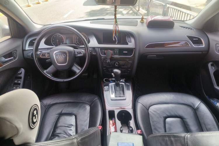 Used Audi A4L 2012 2.0 TFSI automatic Comfort trim level