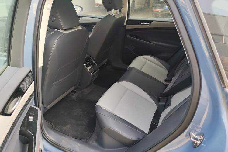 Used Volkswagen ID.7 VIZZION 2024 AIR model Left Rear Seat