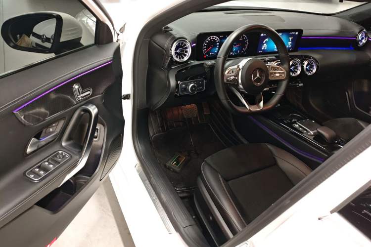 Used Mercedes-Benz A-Class 2022 Revised Version A 200 L Sport Sedan Fashionable Style